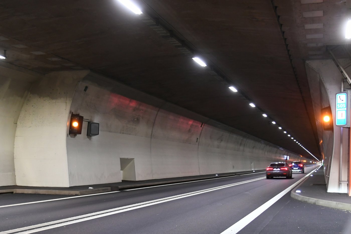 Le tunnel du Mont-Russelin a été fermé dans les deux sens.