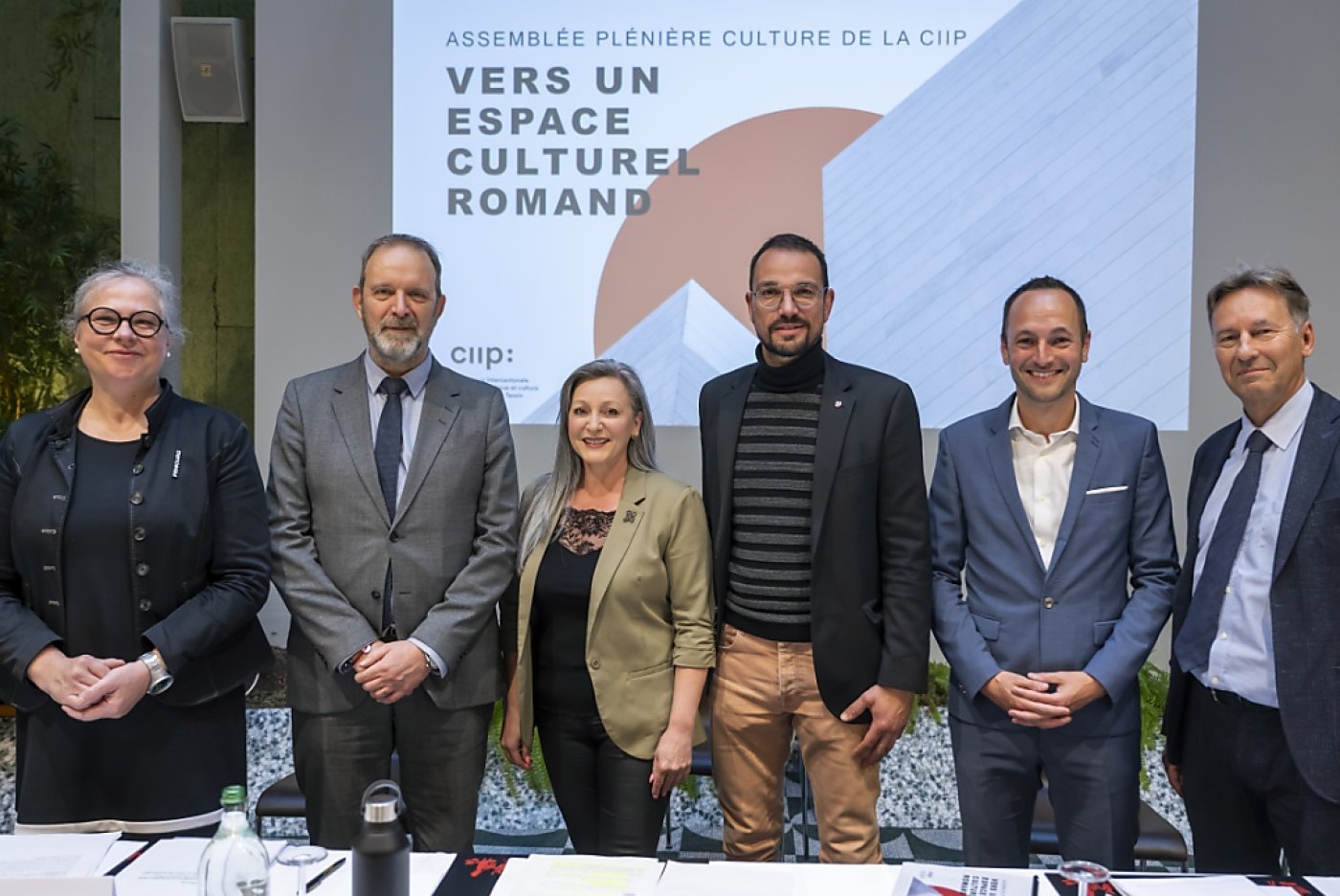 Six ministres de la culture cantonaux de Suisse romande étaient présents vendredi à Lausanne, avec en plus la ministre tessinoise qui est intervenue par vidéoconférence. KEYSTONE