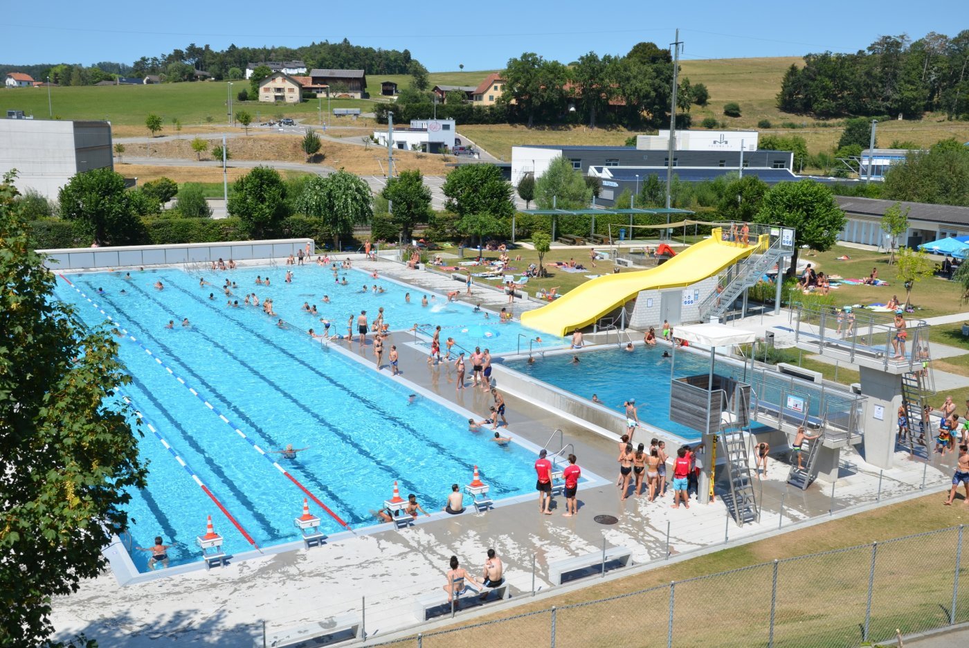 La piscine en plein air de Porrentruy n'accepte plus que des résidents suisses depuis le 30 juillet 2020 et jusqu'à mi-septembre, fin de la saison.
